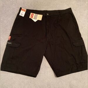 Wrangler men’s cargo shorts, size 42, 100% cotton. Black, new condition